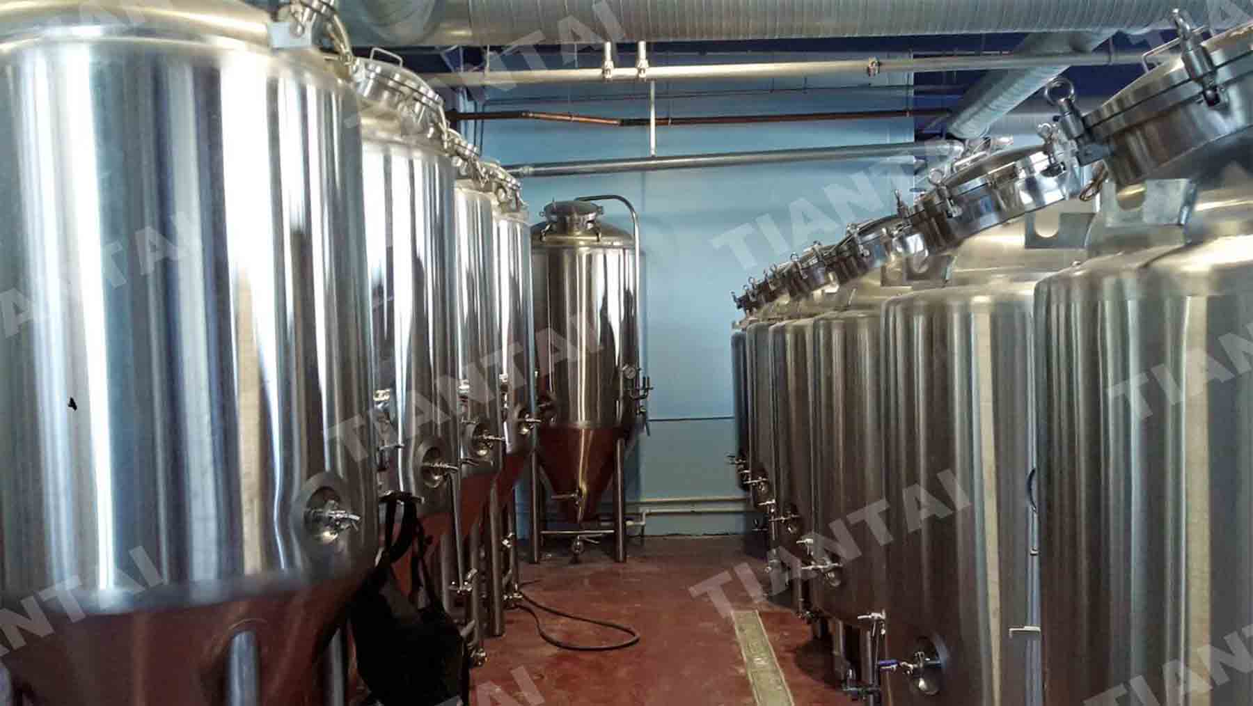 <b>Celebrating US customer well installed the 7BBL beer brewery system</b>